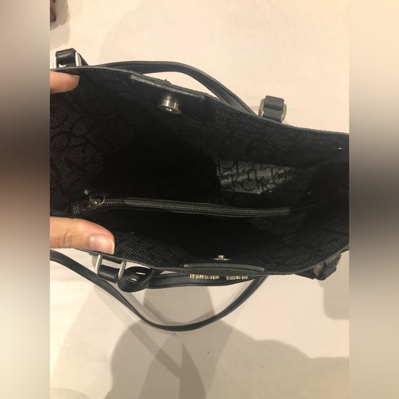 CALVIN KLEIN | BLACK PURSE - Picture 4 of 8